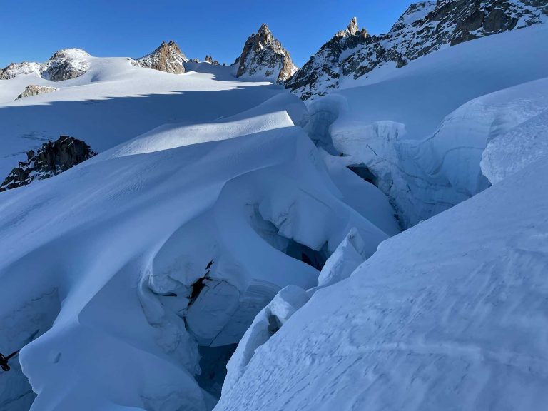 Auto rescate en grietas