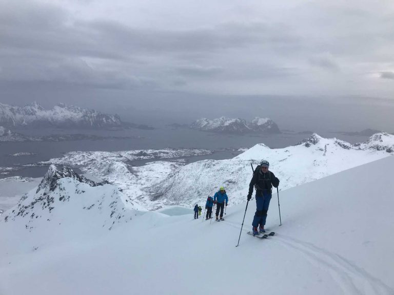 Esquí de montaña en Lofoten, Noruega